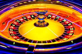 Seorang pemain membuka akses platform sports betting halowin88 melalui perangkat mobile di Jakarta
